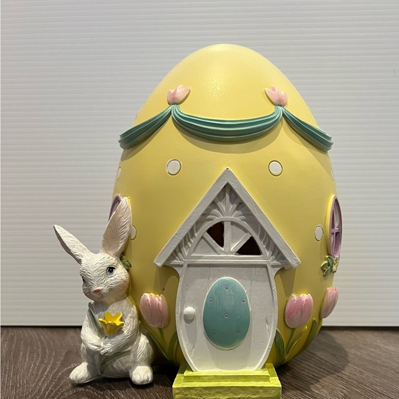 HARD TO FIND!! Light-up Easter Egg House- NWT - Picture 1 of 7